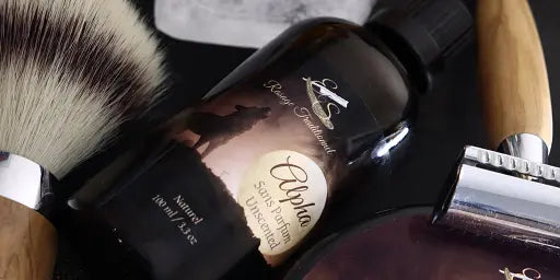 E&S Rasage Traditionnel - Des après-rasage alcoolisés naturels, véritables soins pour la peau, afin d'empêcher les irritations et le feu du rasoir. Ils laisseront la peau de votre visage douce, rafraîchie et parfumée.