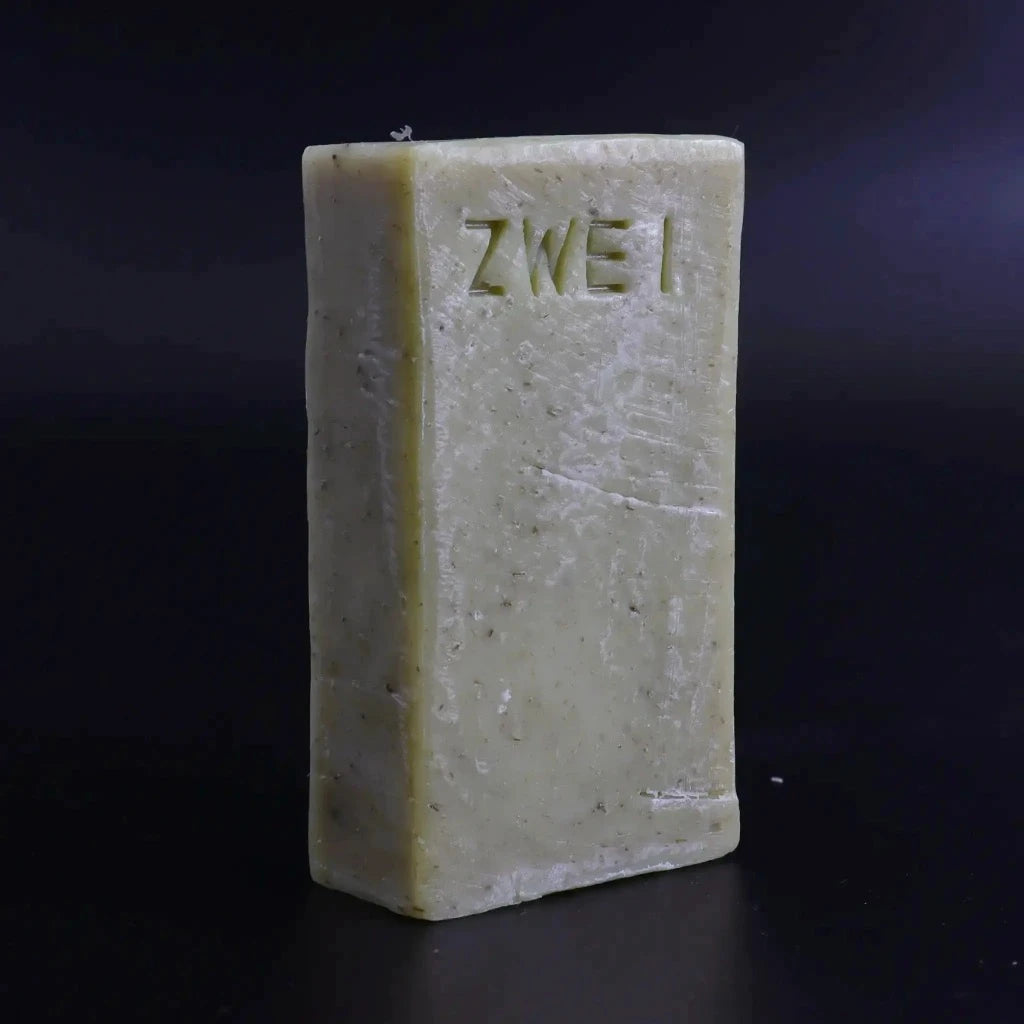 Savon - Shampoing ORTIE - PRELE, Savon saponifié à froid, fabriqué artisanalement avec un surgras de 6%, composé d'huiles de coco et de ricin.